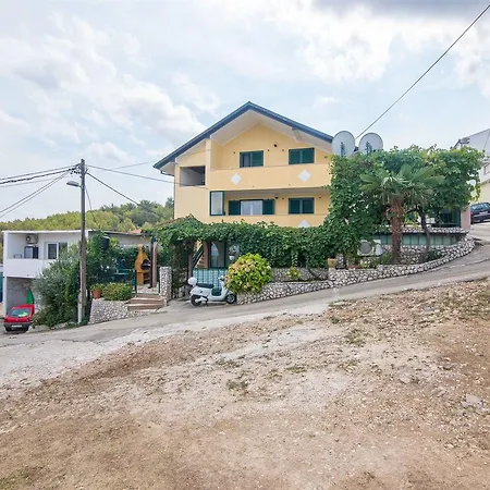 Rose Apartment
